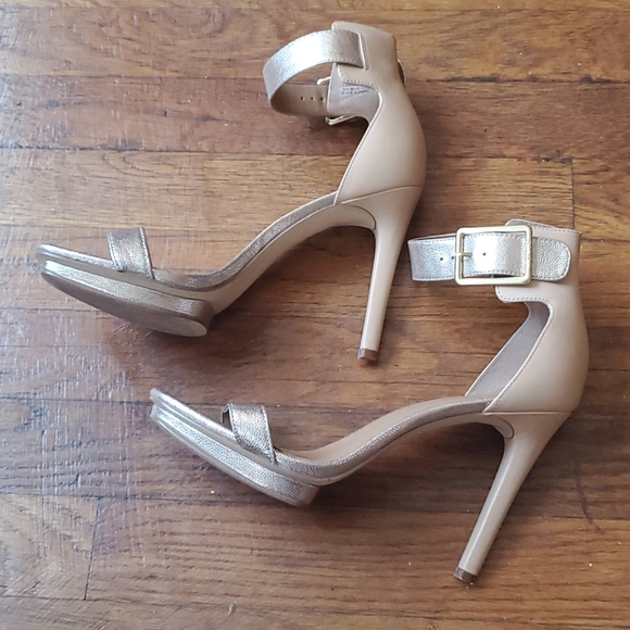 Calvin Klein Metallic Platform Sandal - Picture 7 of 9